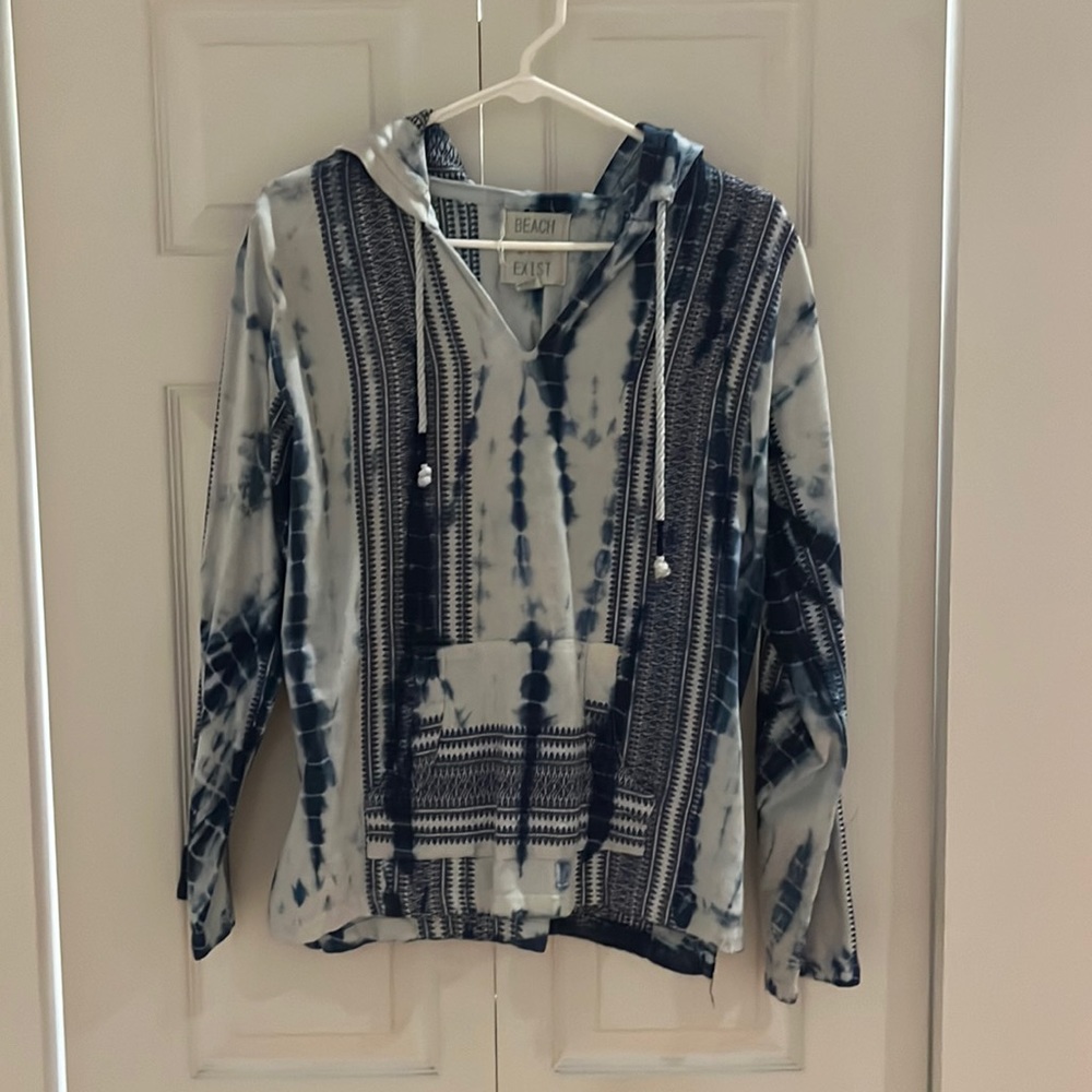 Beach By Exist blue and white tie-dye sweatshirt. Size medium. Lightweight.